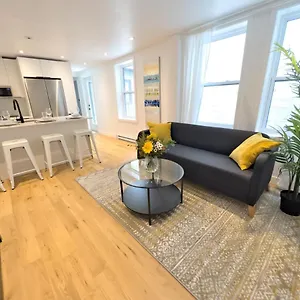 Appartement Bright And Large 3 Bedr Downtown 2mins To Metro, Montréal